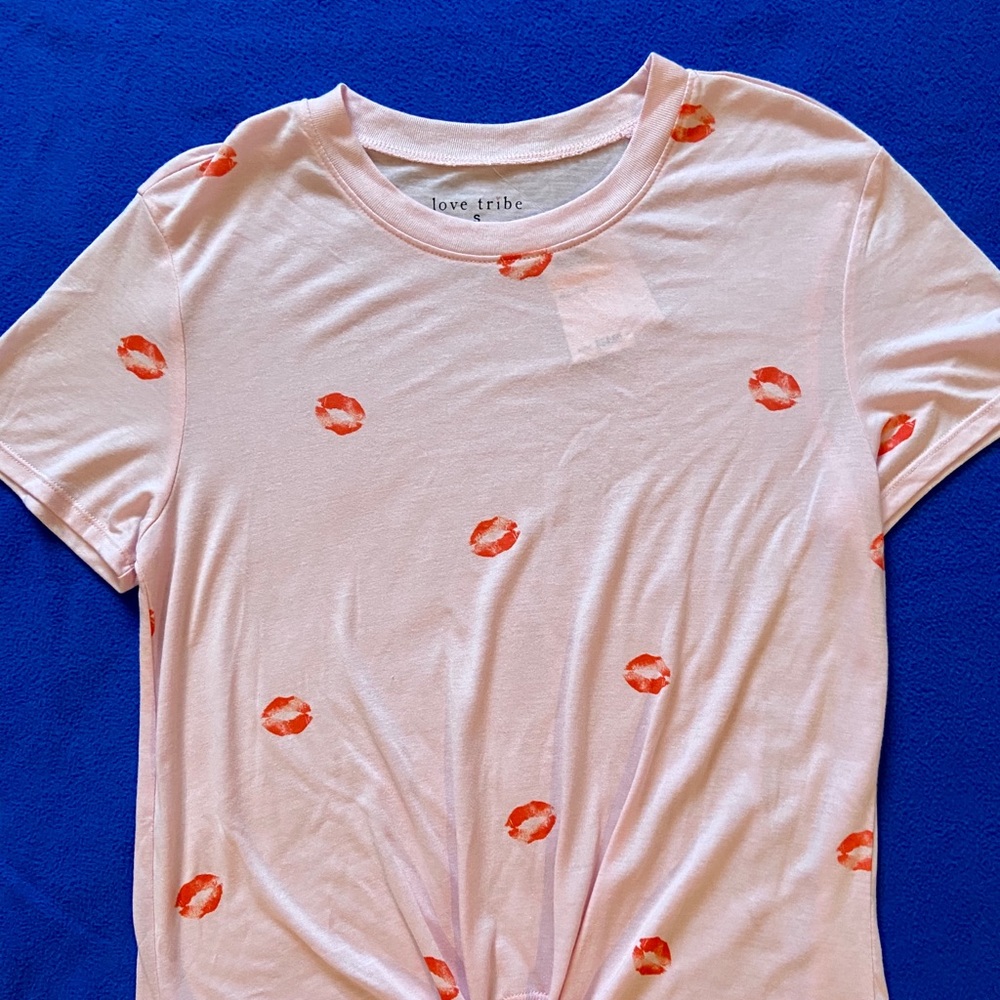 Kisses of Red Lips T shirt NWT